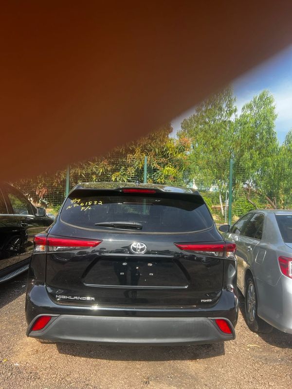 Thumbnail 2 of 2022 Toyota Highlander